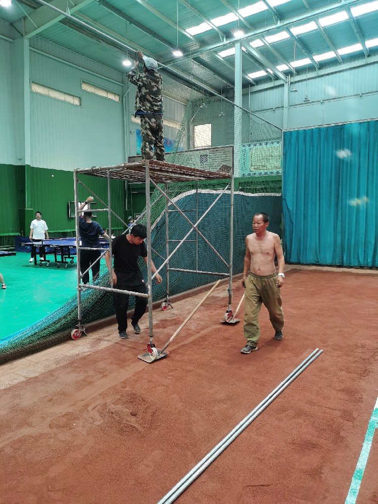 　鄂爾多斯伊金霍洛旗全民健身館網球場施工中